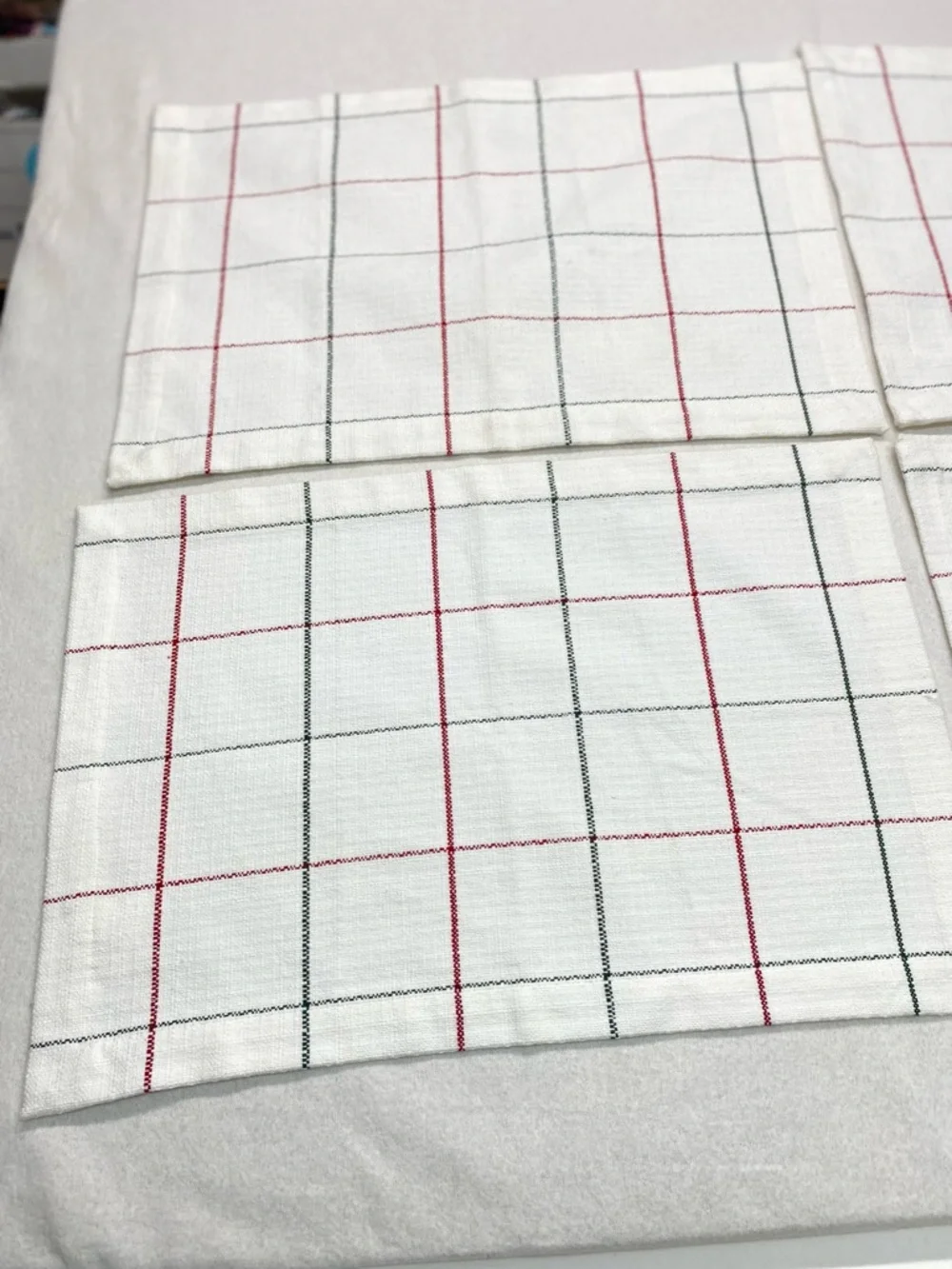 Split P Set of 4 Christmas Windowpane Placemats White Red Green Everyday Holiday